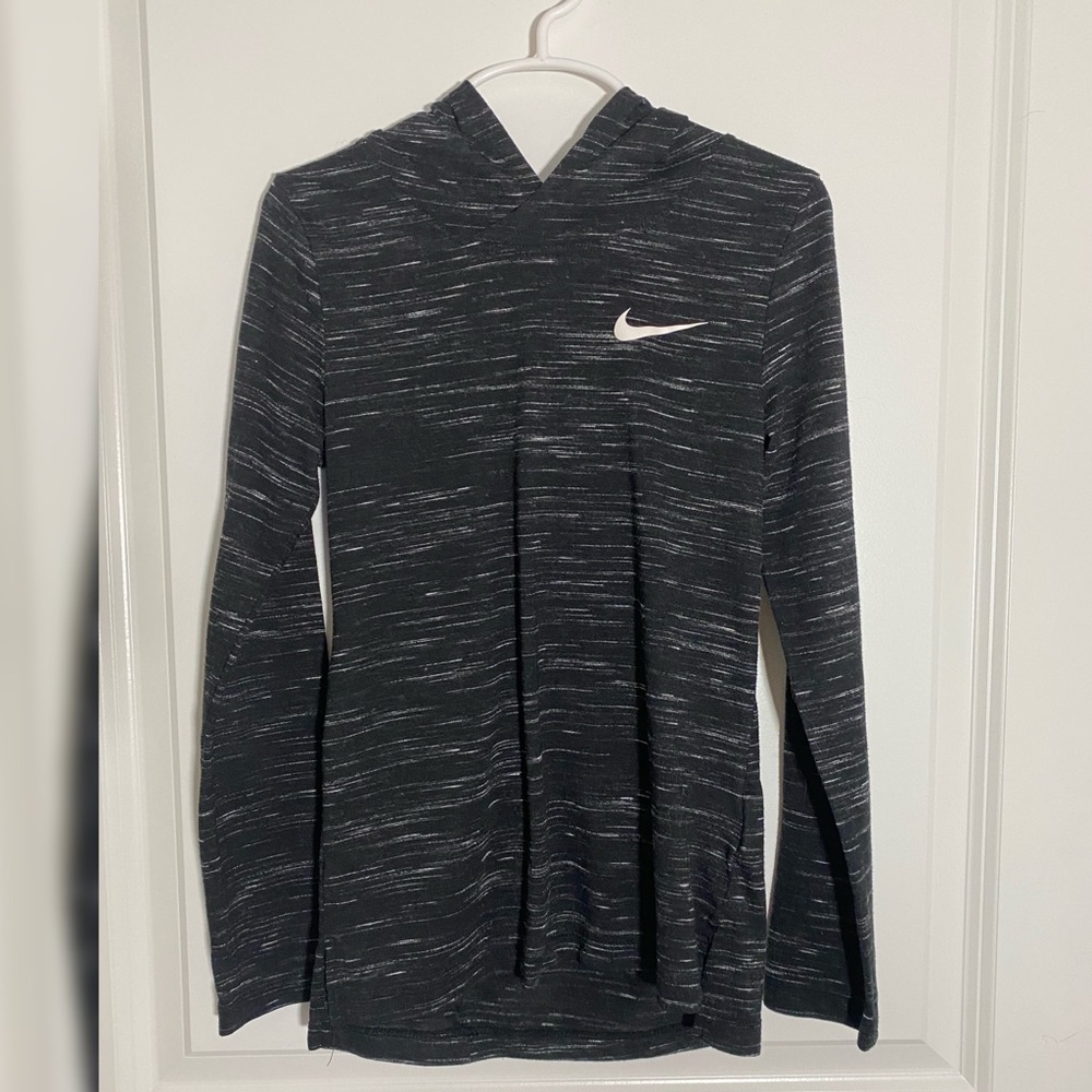 Girls Nike long sleeve hooded pull over shirt size small